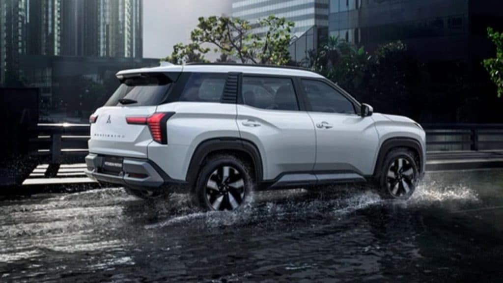 keunggulan mitsubishi destinator,mitsubishi destinator 2025 harga,mitsubishi destinator harga,mitsubishi destinator gls,brosur mitsubishi destinator,mitsubishi kuda,mitsubishi delica,mitsubishi kuda diesel,mitsubishi grand tourer,mitsubishi grandis,apa keunggulan mitsubishi destinator,Apa itu Mitsubishi Destinator?,Apa keunggulan Mitsubishi Destinator?,Berapa harga Mitsubishi Destinator?,Apa perbedaan antara Mitsubishi Destinator GLS dan varian lainnya?,Apakah Mitsubishi Destinator tersedia dalam versi diesel?,Bagaimana perbandingan Mitsubishi Destinator dengan Mitsubishi Kuda Diesel?,Apa saja fitur keselamatan yang ada di Mitsubishi Destinator?,Apakah Mitsubishi Destinator ramah lingkungan?,Di mana saya dapat menemukan brosur resmi Mitsubishi Destinator?,Bagaimana spesifikasi teknis Mitsubishi Destinator?,spesifikasi Mitsubishi Destinator,Download Brosur Destinator,Keunggulan Mitsubishi Destinator: Fitur Canggih untuk Perjalanan Anda,Poin Kunci keunggulan mitsubishi destinator,keunggulan mitsubishi destinator dalam Desain Eksterior,Keunggulan Mitsubishi Destinator Desain Modern dengan Sentuhan Futuristik,Fitur Eksterior Unggulan,Keunggulan Mitsubishi Destinator Pencahayaan LED Adaptif,Keunggulan Mitsubishi Destinator Desain Aerodinamis,Keunggulan Mitsubishi Destinator Pilihan Warna Eksklusif,Teknologi Keselamatan Terdepan,Sistem Bantuan Pengemudi,Keunggulan Mitsubishi Destinator dalam Teknologi Canggih,Mitsubishi Destinator vs Mitsubishi Delica,Mitsubishi Destinator vs Mitsubishi Grand Tourer,Mitsubishi Destinator vs Mitsubishi Grandis,Keunggulan Mitsubishi Destinator yang Menonjol,Masa Depan Mitsubishi Destinator di Pasar Indonesia,Keunggulan Mitsubishi Destinator memiliki desain modern,Keunggulan Mitsubishi Destinator Pilihan Warna,Keunggulan Mitsubishi Destinator Desain,Keunggulan Mitsubishi Destinator Desain Modern